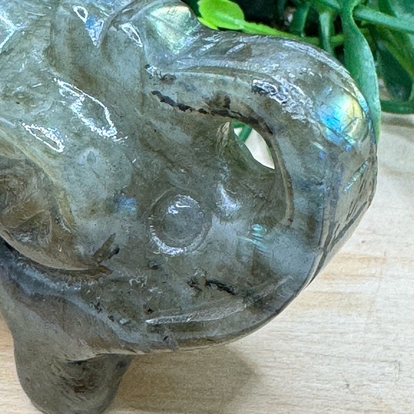 Labarodite Crystal Elephant Carving - Picture 5 of 9